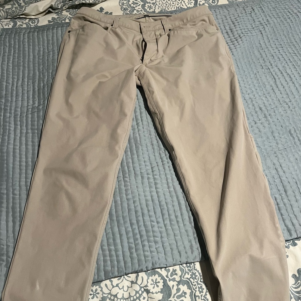 Lululemon Pants excellent condition 34x30